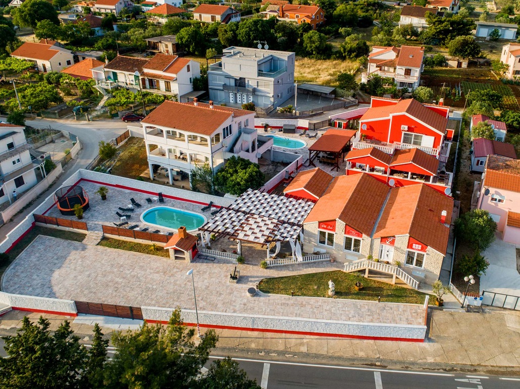 Villa Ancora for 16 guests in Sveti Filip i Jakov - Kroatische kust, Kroatië foto 7853749